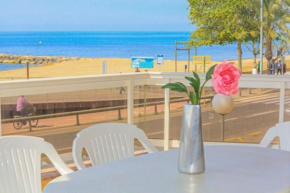Austral-Primera línea de playa con piscina